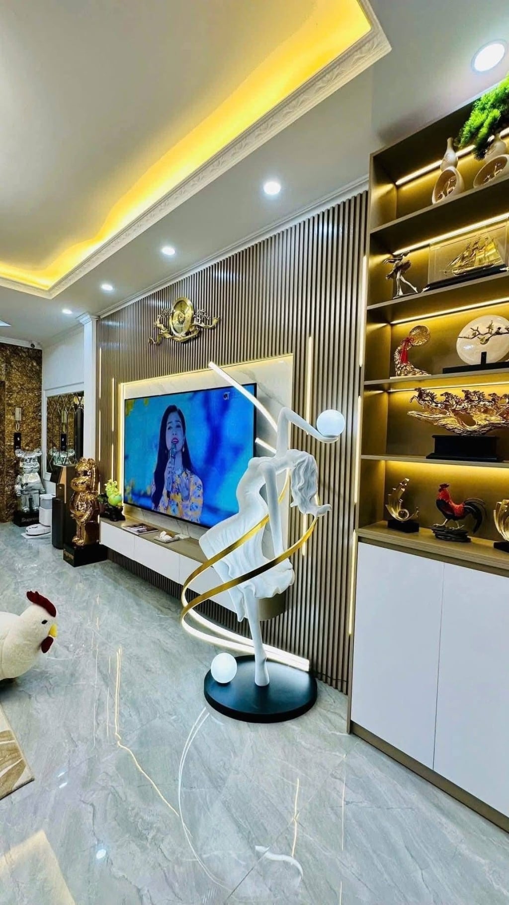 Nhà đẹp Xuân Đỉnh 31m² giá 8.8 tỷ - Thang máy, ô tô 20m, sẵn sàng đón Tết!