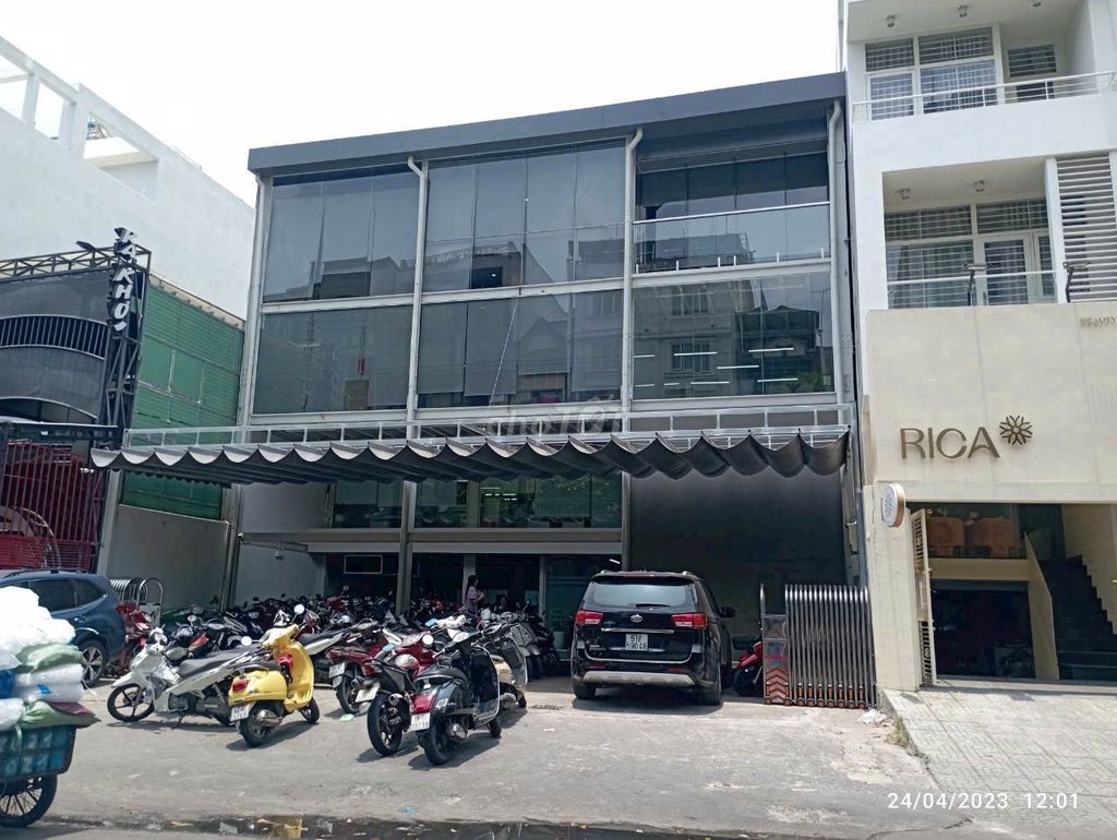 Nhà cho thuê 2 mặt tiền đường Sư Vạn Hạnh, quận 10, diện tích 650m² - Kinh doanh đa ngành nghề