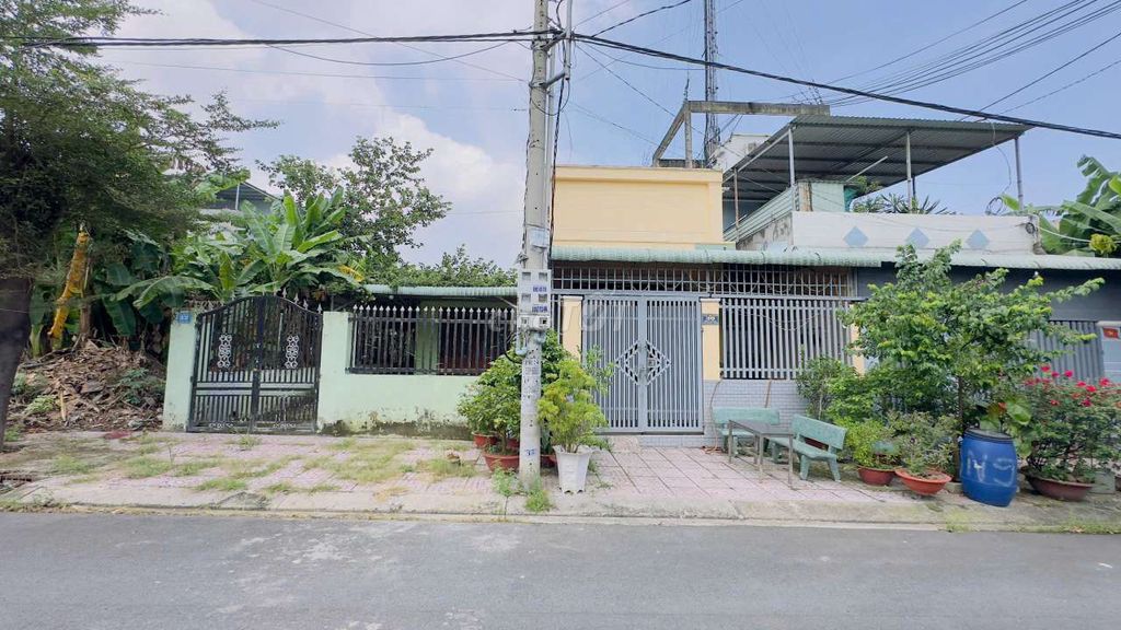 Nhà KDC Đất Mới Dĩ An 105m² giá 3.7 tỷ - Sổ hồng riêng, thổ cư 100%!