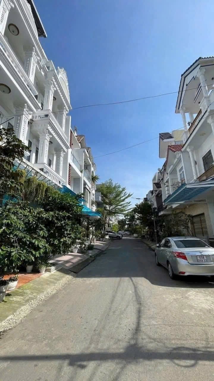 Bán gấp 3 nền liền kề có nhà 1 trệt 1 lầu tại KDC Hưng Phú - Cần Thơ, 216m² giá 14.5 tỷ