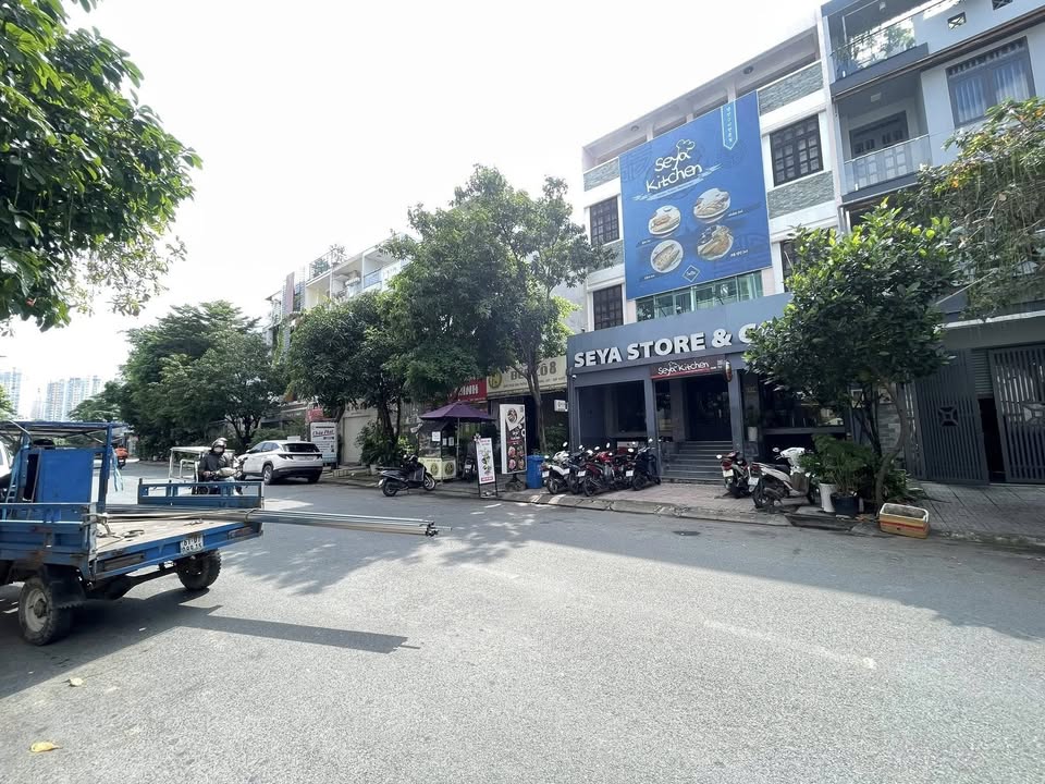 Nhà Phố Mặt Tiền 17-19 Cao Đức Lân, Thủ Đức 160m² - Đầu Tư Sinh Lời 75 Triệu/tháng!