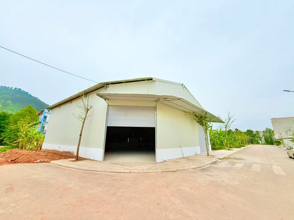 Cho thuê xưởng lô góc 330m² tại KCN Quế Võ 1, Vân Dương - Giá 25 triệu/tháng!