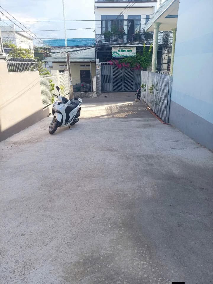 Nhà đất Cam Phú Cam Ranh 150m² giá 1.95 tỷ - Bán gấp, sân đậu ô tô