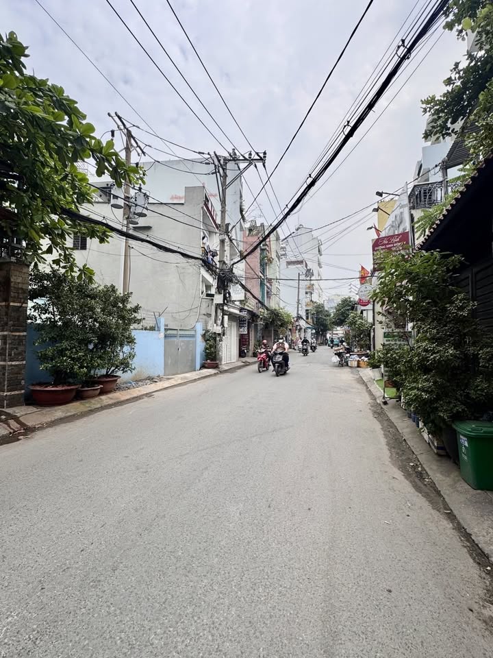 Nhà đẹp Gò Vấp 31m² giá 4.58 tỷ - Vị trí VIP gần Công viên Làng Hoa!