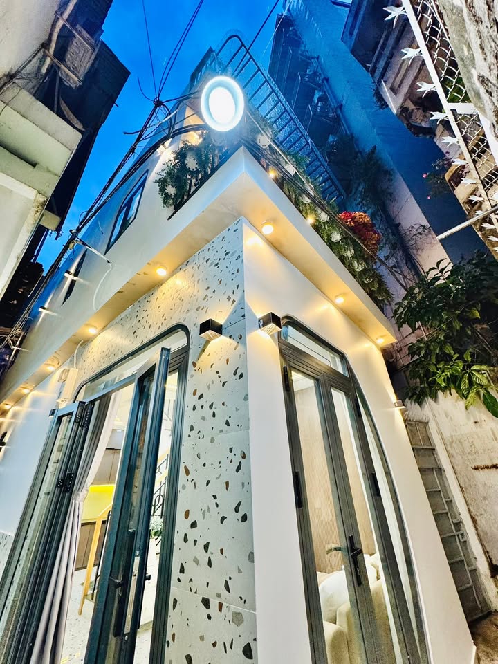 Nhà đẹp Phú Nhuận 31.5m² giá 5.35 tỷ - Sẵn sàng vào ở!