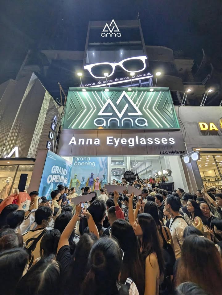 Cho thuê mặt bằng kinh doanh mặt phố Xuân Thủy 125m² - Vị trí đắc địa, sầm uất!