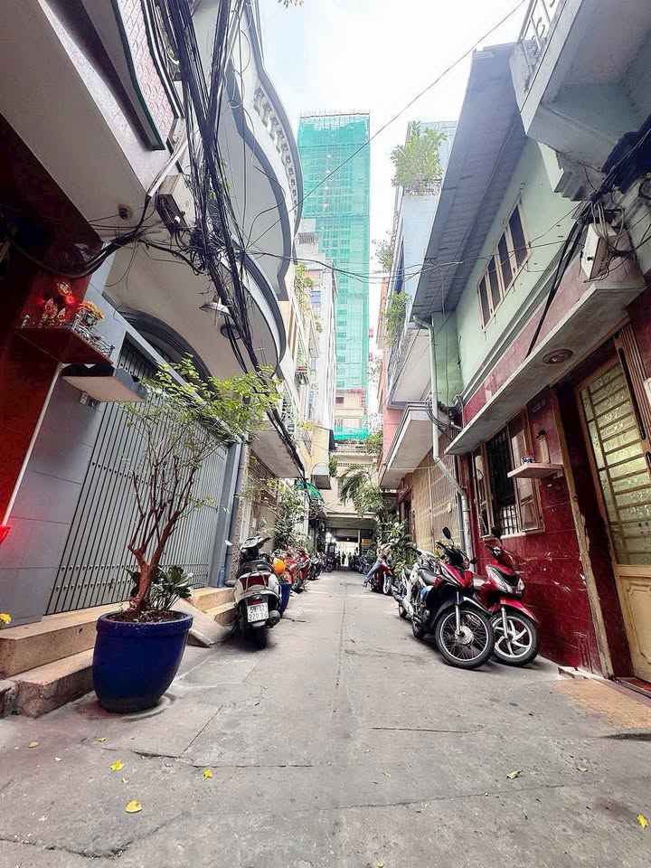Nhà 3 tầng hẻm xe hơi Đ. Cô Giang, Quận 1, 59.45m² giá 13.5 tỷ - Cơ hội đầu tư tuyệt vời!