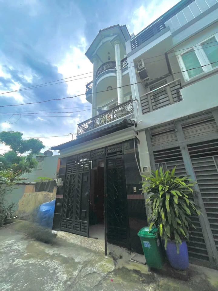 Nhà 3 tầng 4PN 5WC đường số 22, Thủ Đức - Sổ hồng riêng, giá 7.6 tỷ!