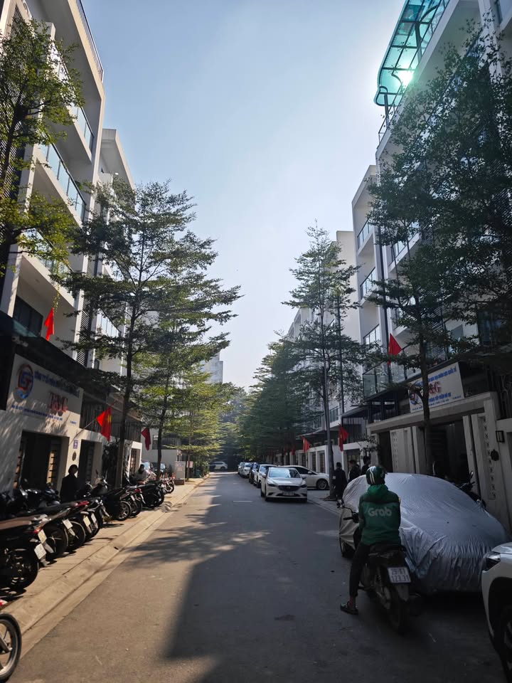 Nhà Phố Phú Diễn 100m² giá 40 tỷ - Siêu phẩm thang máy, nội thất nhập khẩu!