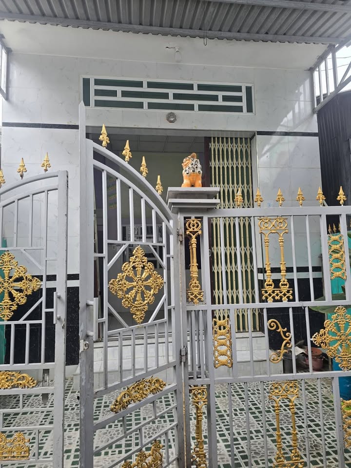 Nhà 2 tầng tại Ấp 1 Sông Đốc 75m² giá 900 triệu - Vào ở ngay!