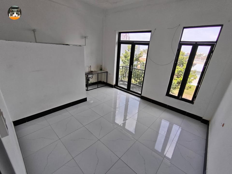 Phòng cho thuê khu Hồng Loan 5c Cần Thơ 2.4 triệu - Ban công thoáng mát, máy lạnh đầy đủ!