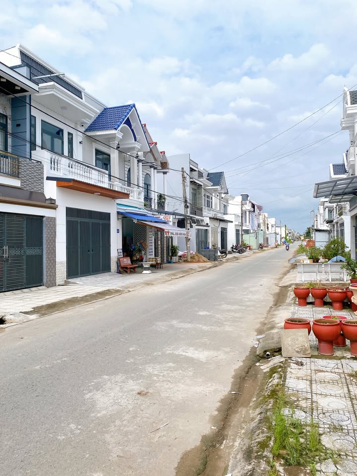 Nhà bán Phường 5, Vĩnh Long 89.9m² giá 2.4 tỷ - Gần trung tâm hành chính tỉnh!