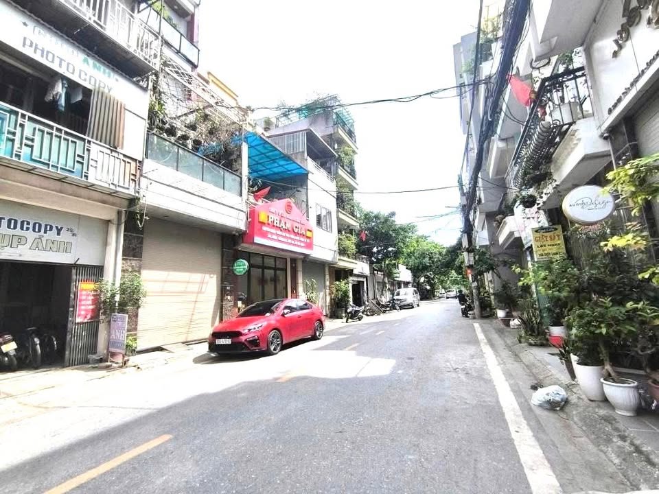 Nhà mặt phố Việt Hưng 70m² giá 1.4 tỷ - Kinh doanh sầm uất ngay chợ!