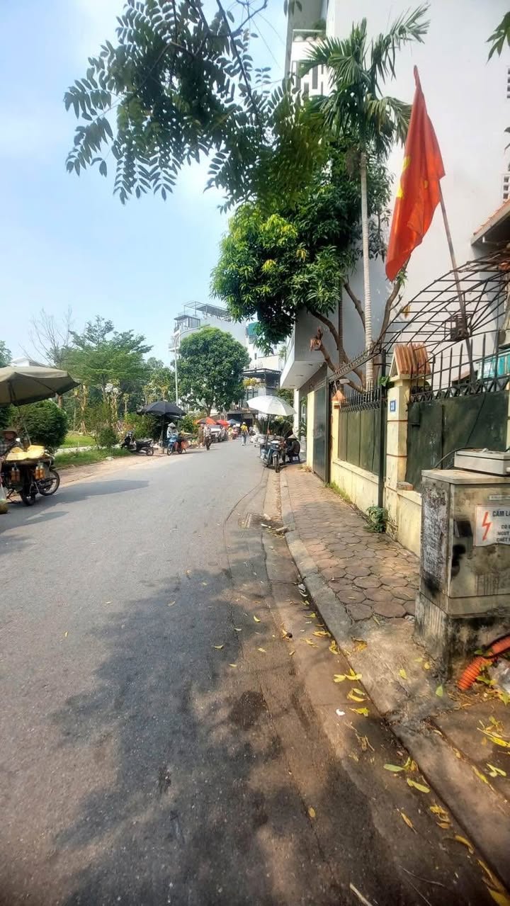 Đất nền Ngọc Thụy Long Biên 38m² giá 8 tỷ - Vị trí đắc địa, ô tô vào tận nơi!