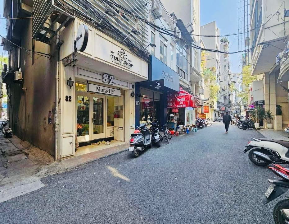 Nhà mặt phố Đông Các, quận Đống Đa 55m² giá 31 tỷ - Kinh doanh sầm uất!