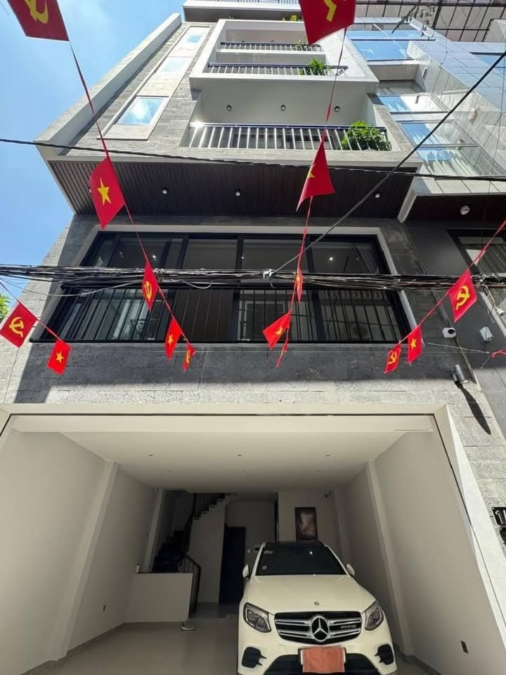 Nhà phố Ngọc Thụy, Long Biên 56m² giá 15 tỷ - Full nội thất, gara ô tô!