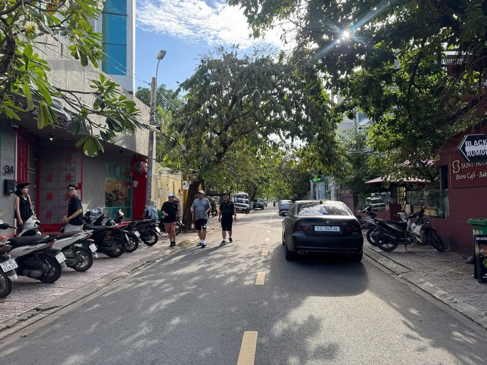 Bán FrontHouse mặt tiền đường Tống Hữu Định, Thảo Điền 103m² - Đầu tư sinh lời 60 triệu/tháng