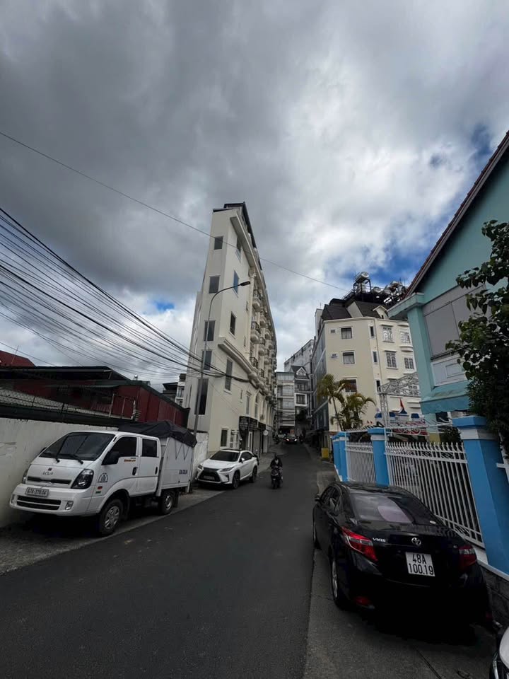 Khách sạn 5 tầng Bà Triệu Đà Lạt 75m² giá 15.2 tỷ - Cơ hội đầu tư hấp dẫn!