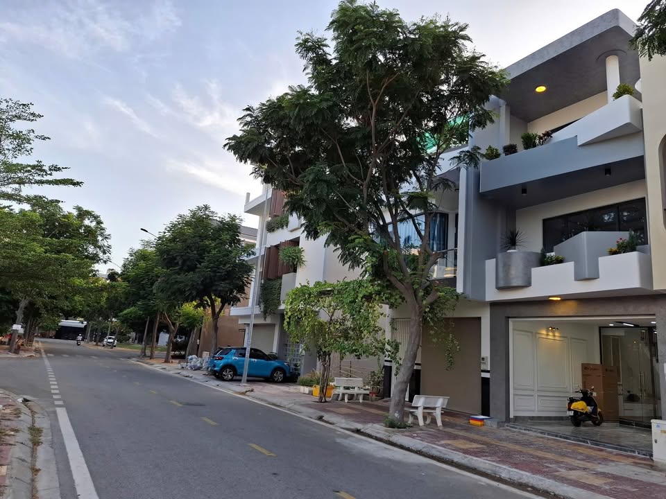 Nhà phố Phan Rang-Tháp Chàm 90m² giá 5.8 tỷ - Thiết kế hiện đại, hoàn công mới!