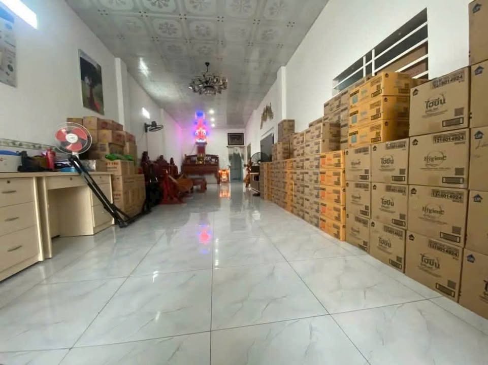 Bán nhà Hiệp Tân, Hòa Thành, Tây Ninh 240m² giá 2.2 tỷ - Nhà mới đẹp, vào ở ngay!