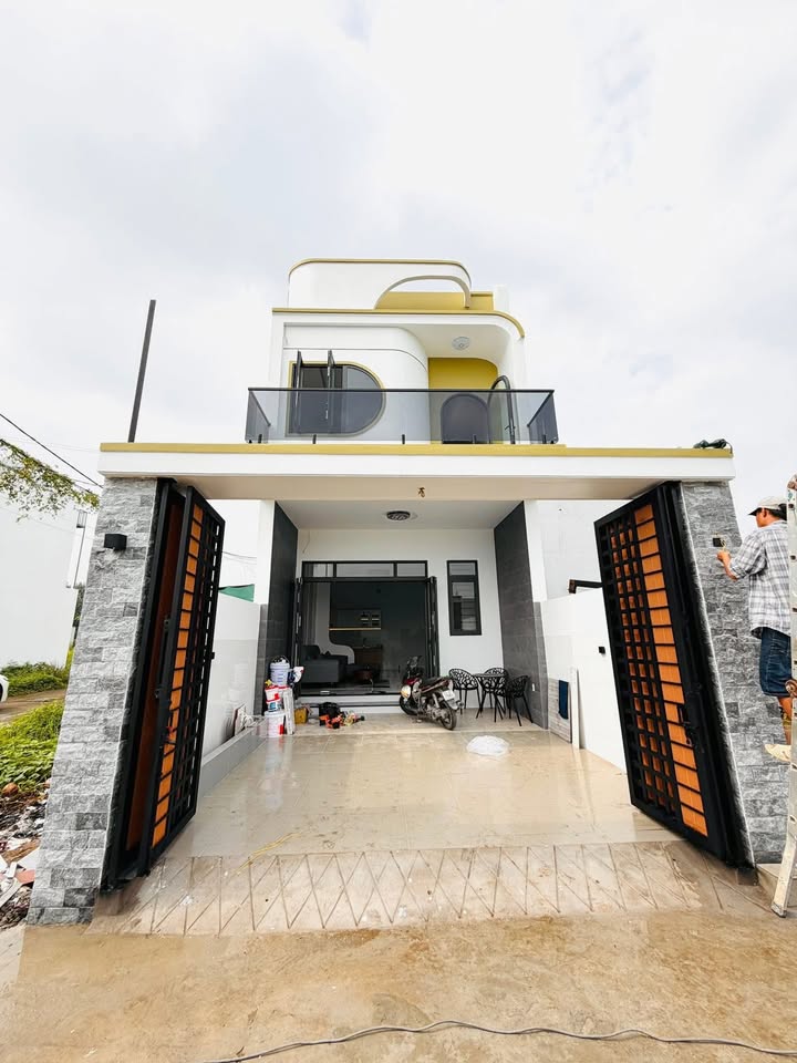 Nhà phố hiện đại 75m² tại khu phố 3, Mỹ Tho giá 2.66 tỷ - Sẵn sàng vào ở!