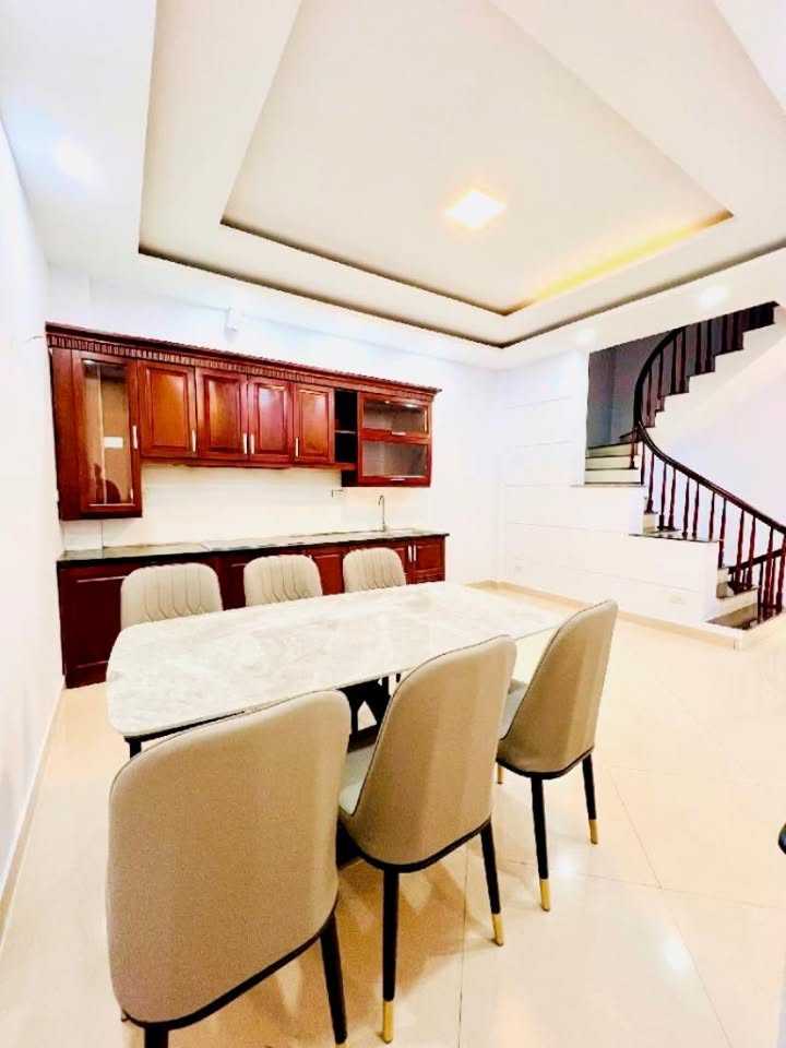 Nhà riêng Ngọc Thụy Long Biên 37m² giá 10 tỷ - Sổ đỏ chính chủ, giao dịch nhanh chóng!