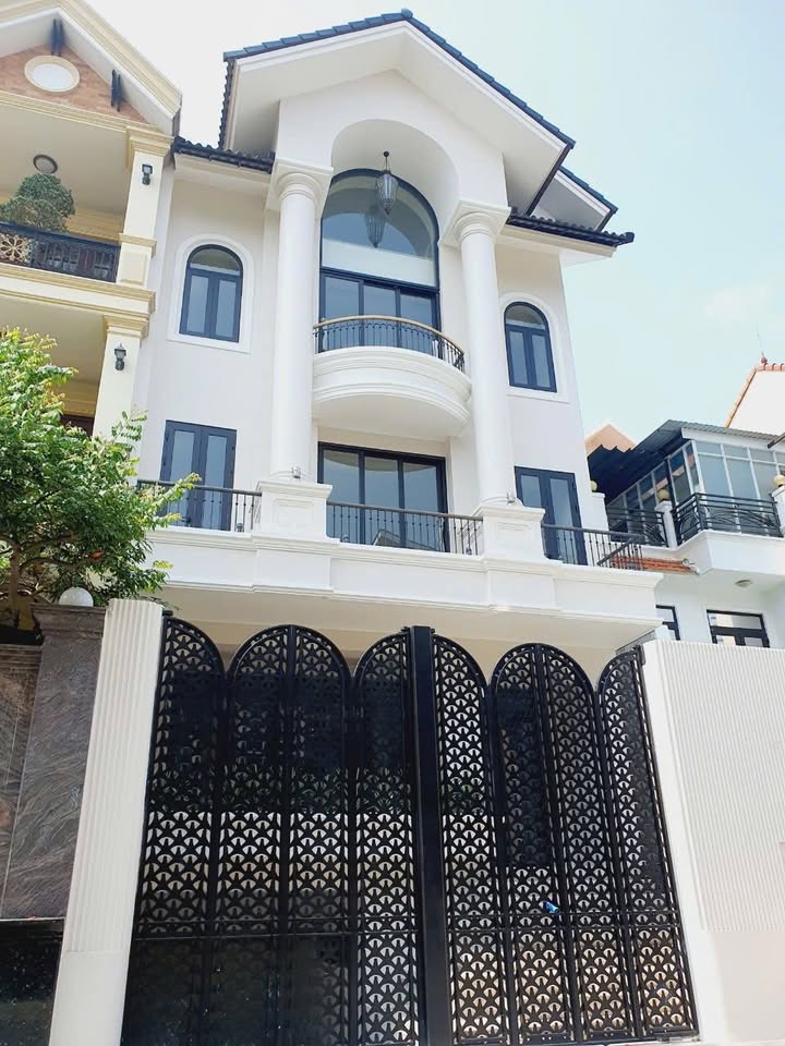 Cho thuê front house Lý Thường Kiệt, Quận 10, 97m² - Kinh doanh sầm uất, ô tô vào tận nơi!