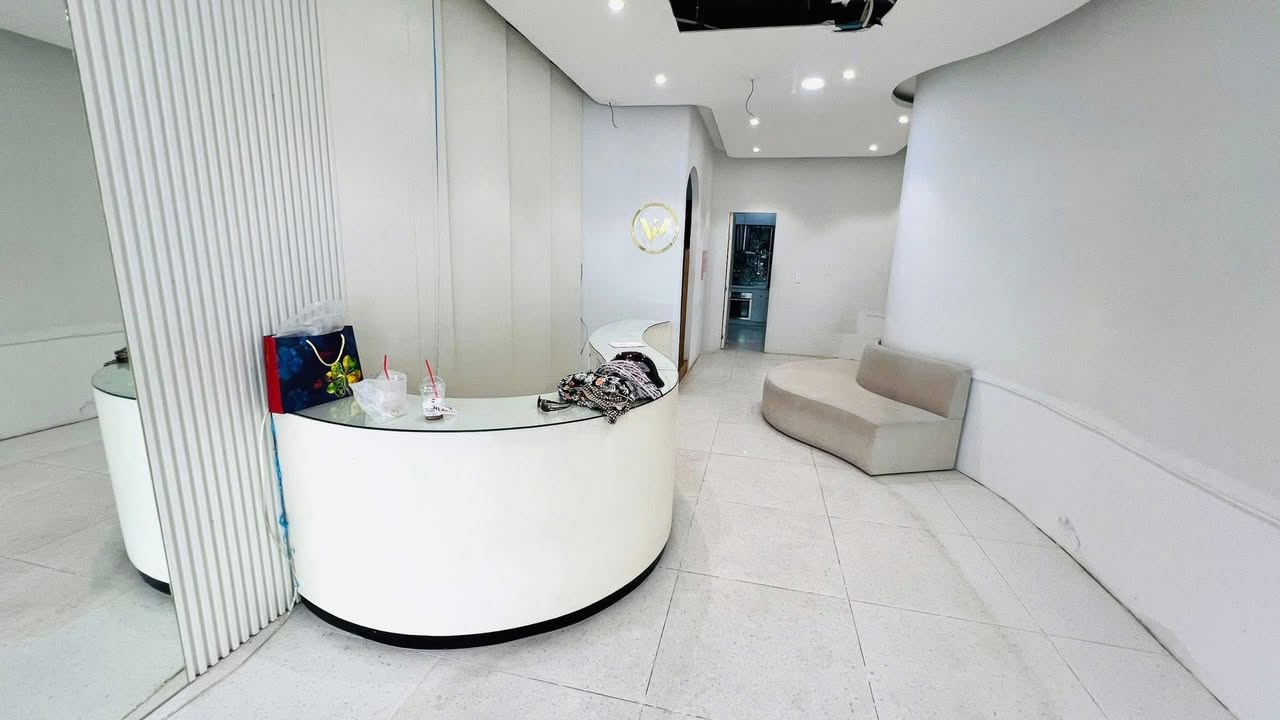 Nhà cho thuê mới đẹp tại Tân Định, Quận 1 - Hẻm xe hơi, kinh doanh thuận lợi!