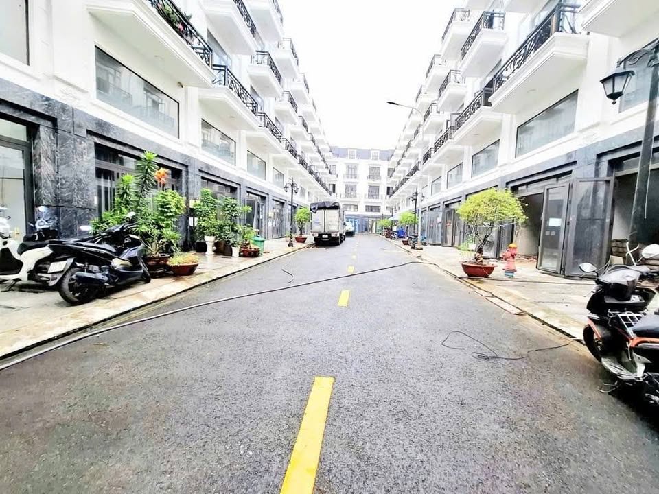 Nhà phố Tô Ngọc Vân, Gò Vấp 50m² giá 5.6 tỷ - Khu phân lô sạch đẹp, ô tô tránh!