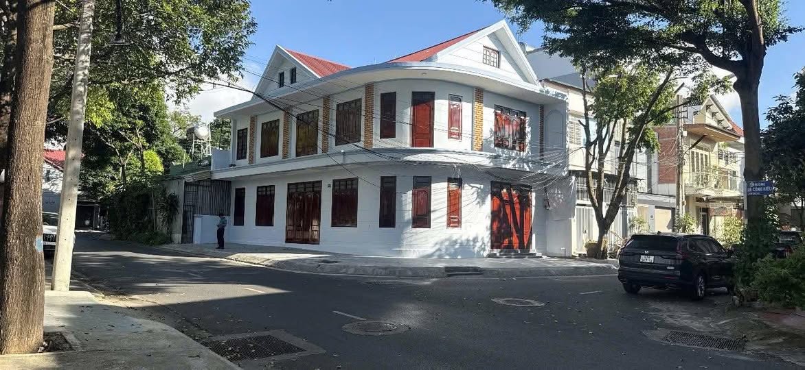 Nhà cho thuê 2 mặt tiền Lê Công Kiều Buôn Ma Thuột 140.5m² - Gần trung tâm, tiện ích đầy đủ!