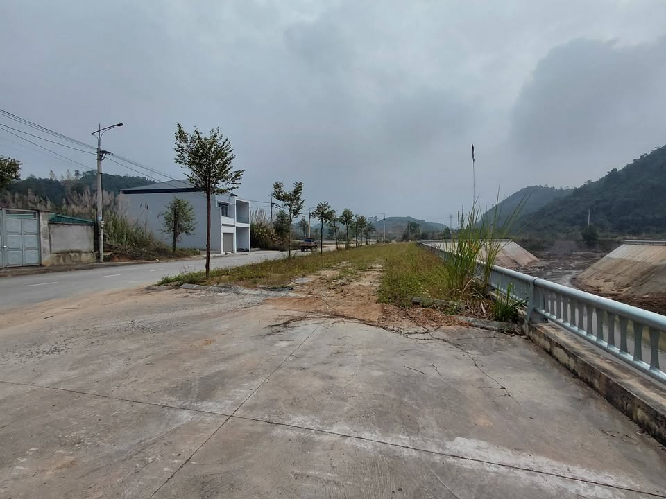 Lô đất 2 mặt tiền Yên Ninh 210m² giá 3 tỷ - Vị trí trung tâm đắc địa!