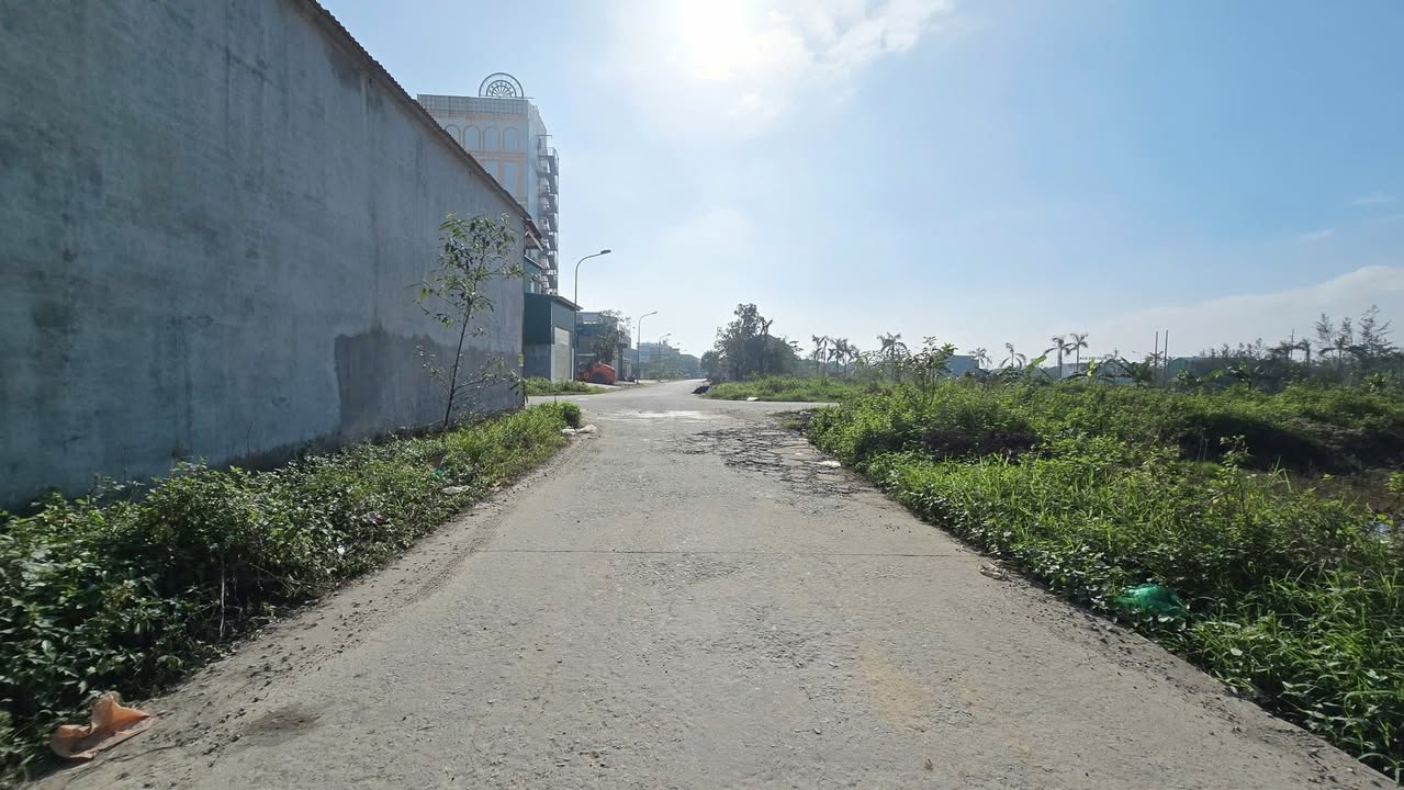 Lô đất 100m² giá 2.4 tỷ tại Tân Phú, Hà Tĩnh - Đường rộng 8m, vị trí đẹp!