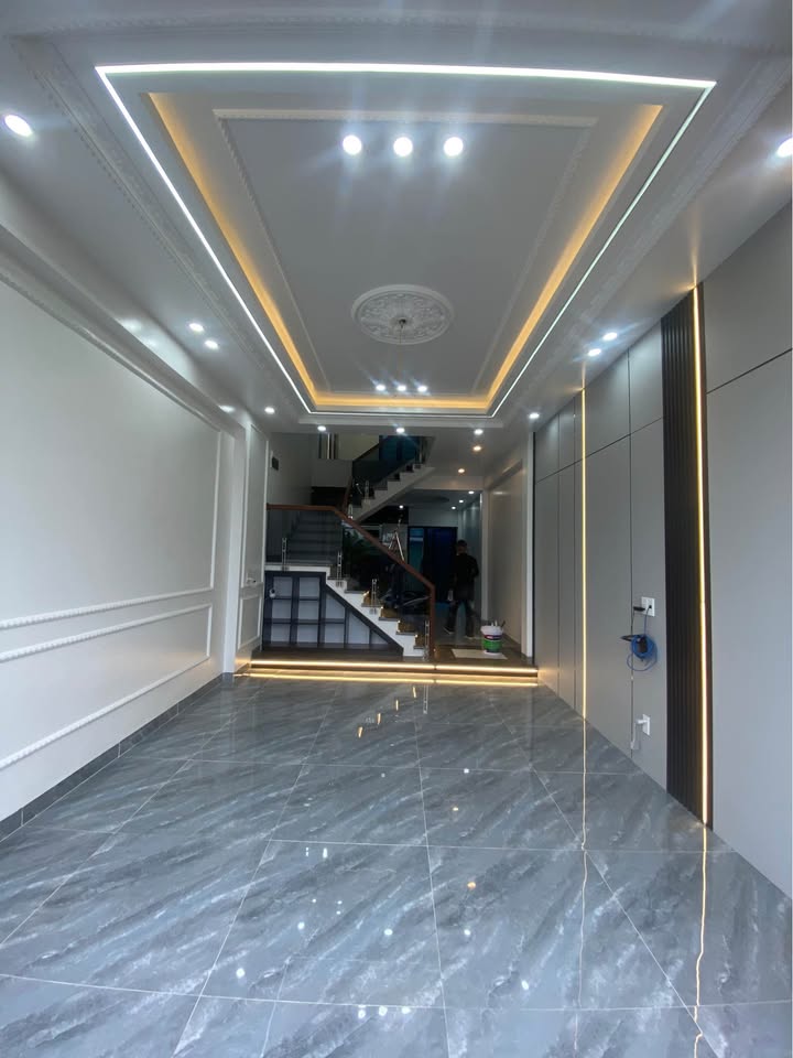 Bán nhà 4 tầng mặt đường Trần Nhân Tông, Hải Phòng giá 4.68 tỷ - Kinh doanh tốt, có gara ô tô!