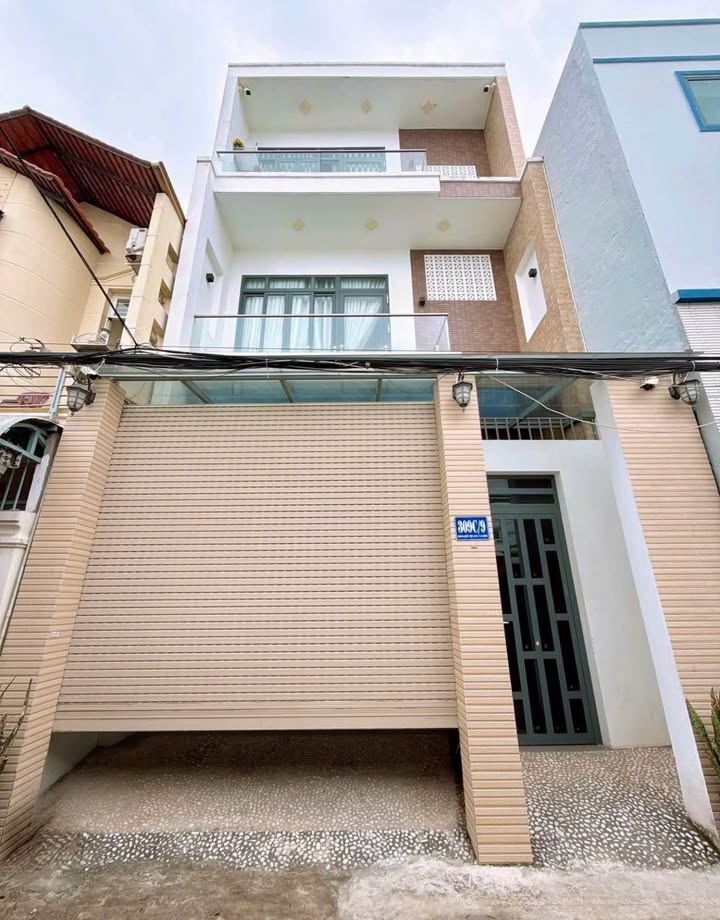 Nhà 3 tầng hẻm 136 Hoàng Quốc Việt, 82m² giá 3.899 tỷ - Đậu xe hơi trong nhà!