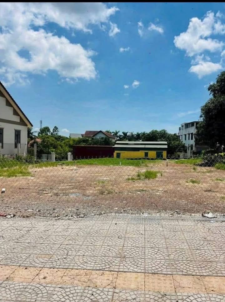 Đất mặt tiền đường Nguyễn Chí Thanh, Đông Hà 100m² giá 1.5 tỷ - Cơ hội đầu tư hấp dẫn!