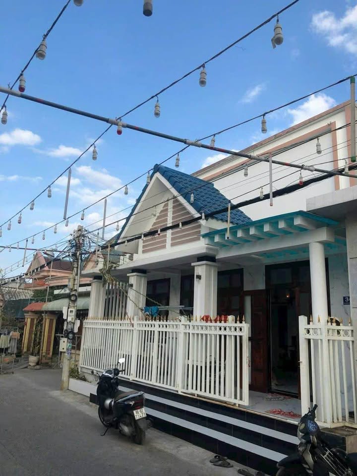 Nhà góc 2 mặt tiền đường Mũi Né 86m² giá 2.3 tỷ - Gần biển chỉ 200m!