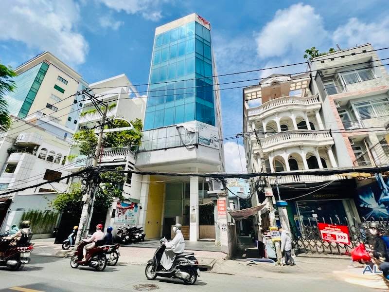 Tòa nhà mặt tiền Lê Quang Định, Bình Thạnh 300m² giá 62 tỷ - Vị trí kinh doanh đắc địa!