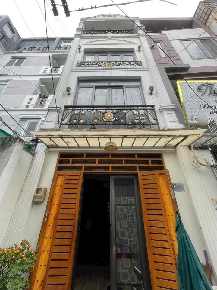 Nhà 3 lầu phường 8 Gò Vấp 44m² giá 6.8 tỷ - Vị trí đẹp, gần công viên!