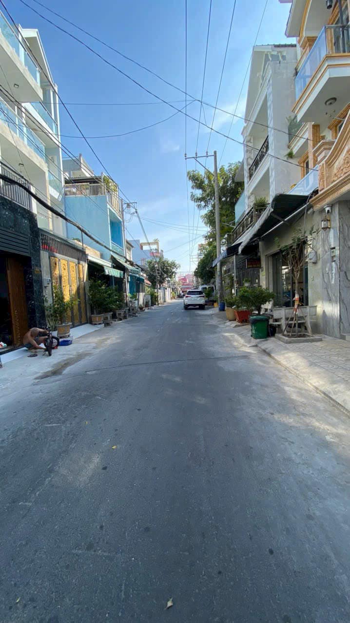 Nhà mặt tiền Lê Văn Quới, Bình Tân 95m² giá 7.1 tỷ - Đường thông, kinh doanh thuận lợi!