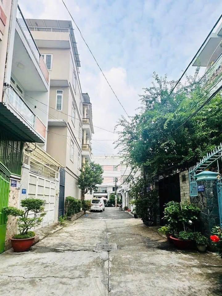 Nhà cấp 4 khu biệt thự ADC, Lũy Bán Bích 162m² giá 18 tỷ - Tiềm năng xây dựng lớn!