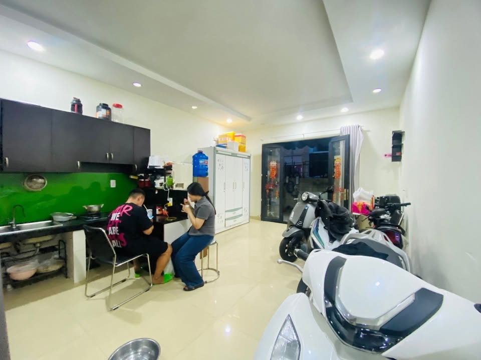 Nhà riêng Linh Xuân Thủ Đức 210m² giá 9.5 tỷ - Đầu tư sinh lời ổn định!