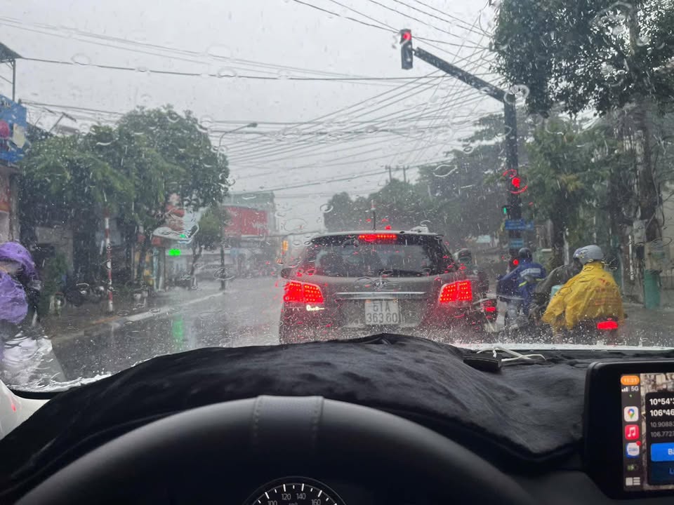 Nhà trệt lầu khu phố Tân Long, Dĩ An 81m² giá 4.05 tỷ - Bán gấp với thiết kế hiện đại!