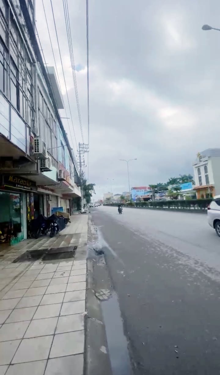 Nhà 3 tầng mặt đường Quốc Lộ, Cao Sơn, Cẩm Phả 80.5m² - Vị trí đẹp, kinh doanh sầm uất!