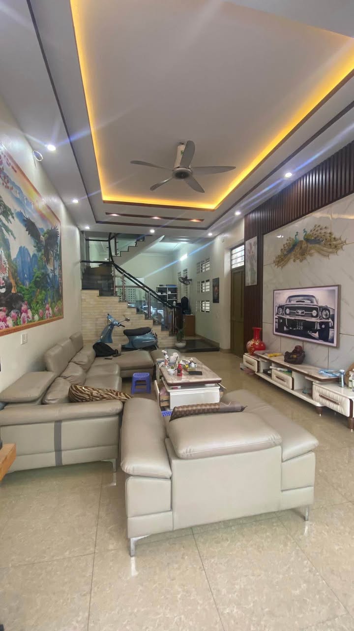 Nhà 3 tầng ô góc Cẩm Phả 63m² giá 4.3 tỷ - Thiết kế hiện đại, gần hồ Bến Do