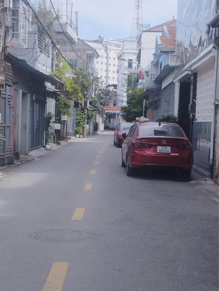 Nhà 2,5 tầng mặt đường Nguyễn Hữu Điển, 114m² giá 7,1 tỷ - Không thể bỏ lỡ!