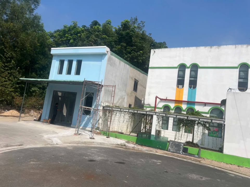 Nhà lầu mới Bến Cát 115m² giá 900 triệu - Sổ chung chính chủ!