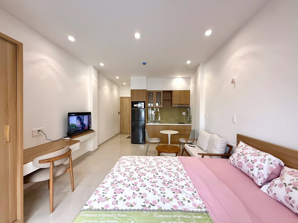 Căn hộ cho thuê Nguyễn Văn Cừ Quận 1, 40m² - Nội thất cao cấp, giá thỏa thuận!