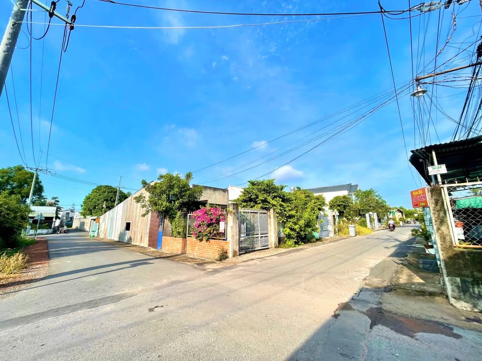 Nhà 2 mặt tiền Giang Điền 268.8m² giá 2.4 tỷ - Kinh doanh tốt, vị trí thuận lợi!