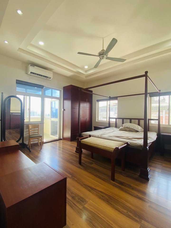 Căn hộ Penthouse Hưng Vượng 2, Phú Mỹ Hưng 178m² giá 10 tỷ - Thiết kế hiện đại và view công viên tuyệt đẹp!