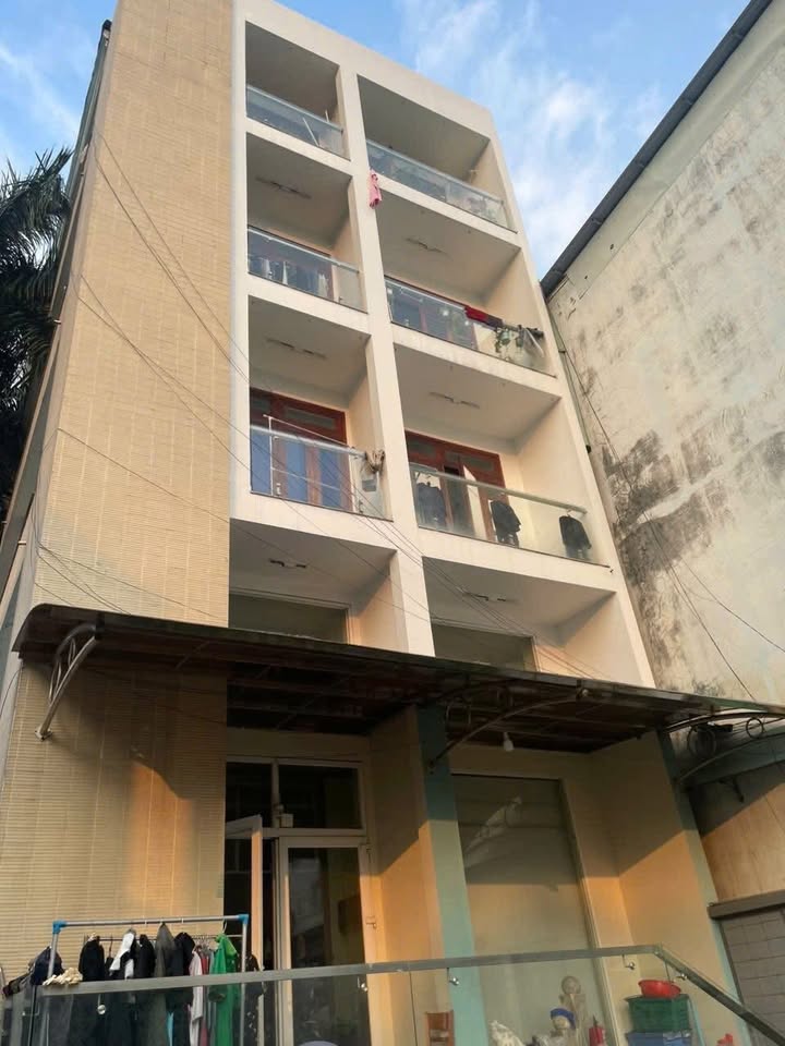 Cho thuê shophouse tại đường Số 6, Linh Xuân 420m² - Thang máy tiện lợi!